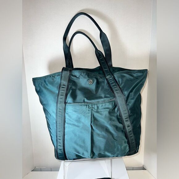 Authentic Lululemom Live Free Tote - Picture 2 of 7